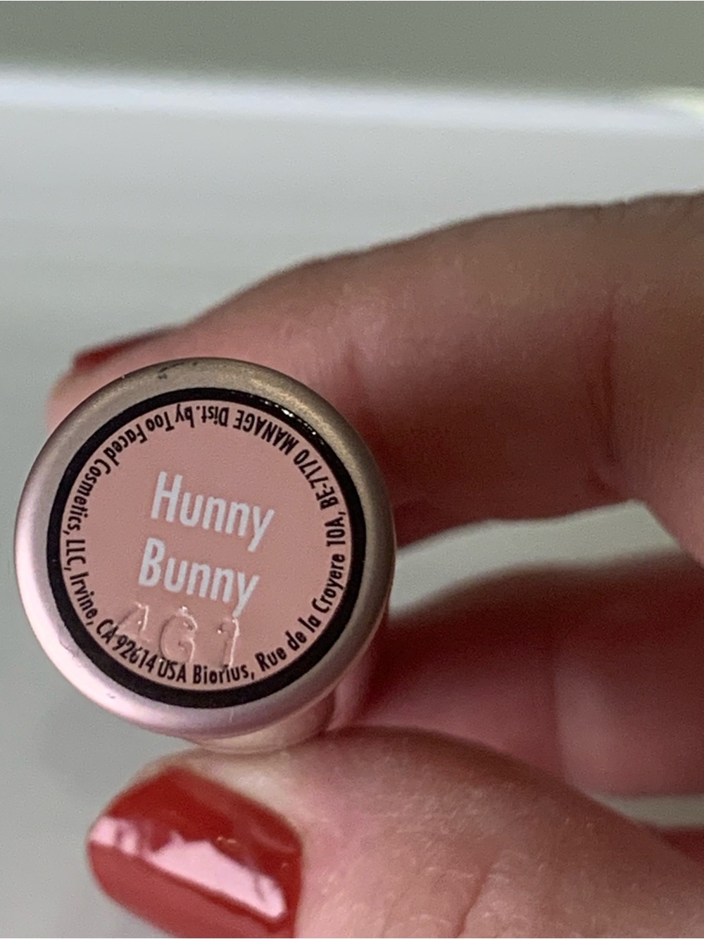 Discontinued Shade Hunny Bunny Too Faced La Crème Tinted Lip Balm Hunny Bunny - Picture 4 of 7